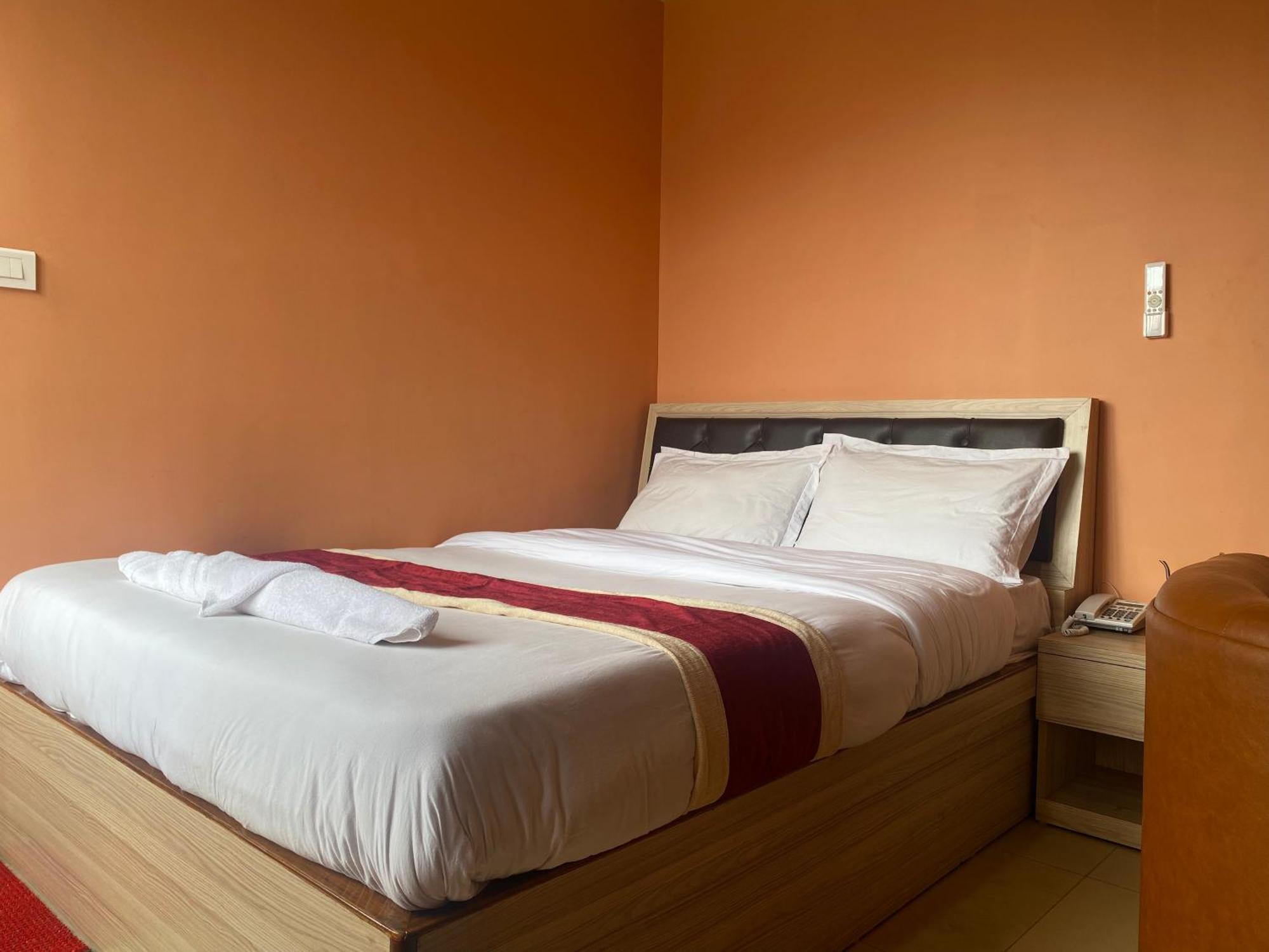 Chris Bed And Breakfast By Hostmandu Jawlakhel Exterior photo