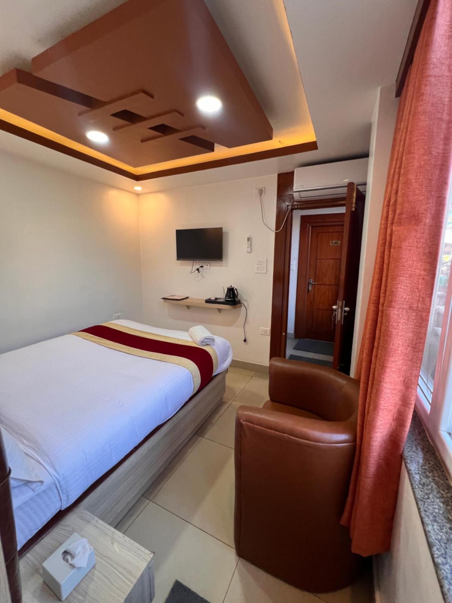 Chris Bed And Breakfast By Hostmandu Jawlakhel Exterior photo